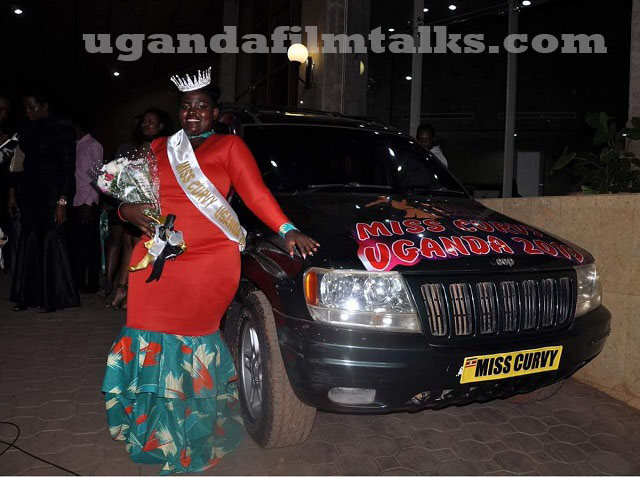 Miss Curvy 2019 Nansasi standing by her prize car - Jeep Cherokee